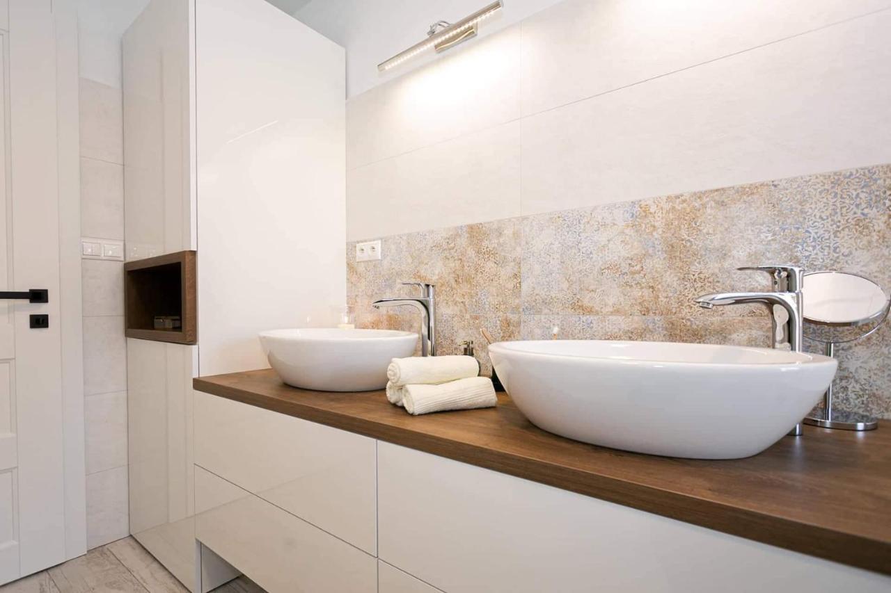 Bl - The Penthouse, 24Hr Self Check-In, 2 Bedrooms, Fireplace, Ac, Panoramic View From Main Balcony, 3-Minute Walk To City Center Banská Bystrica Exterior foto